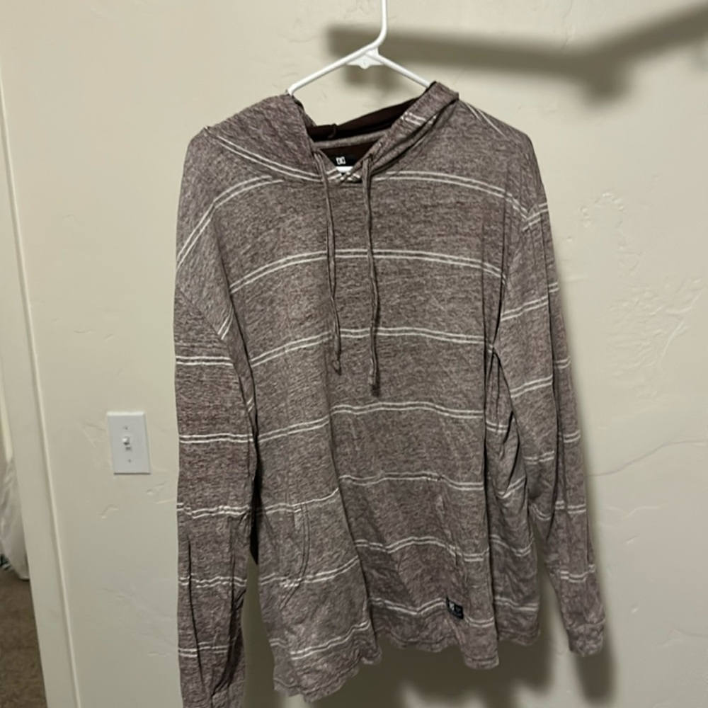 Men’s DC shoes lightweight long sleeve with hood size XL